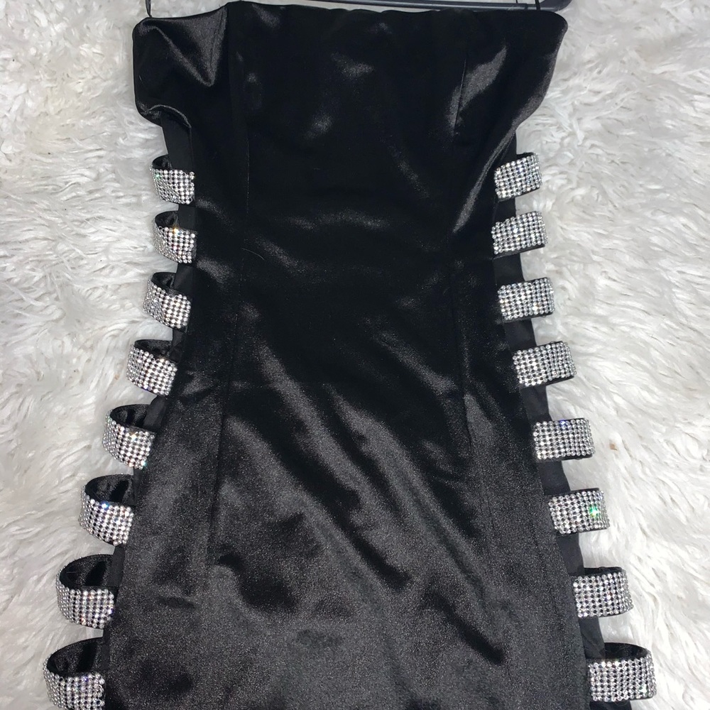 Dress - Picture 2 of 3